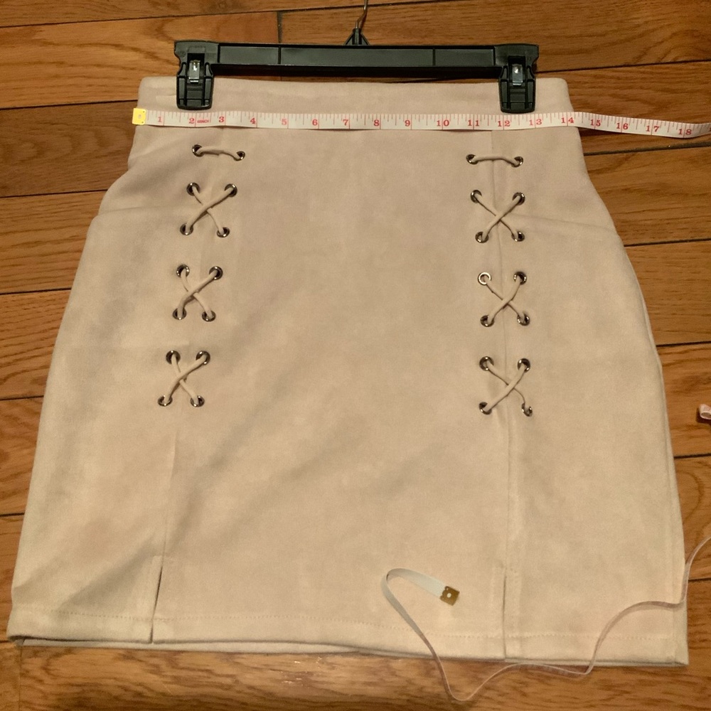 Mini skirt - Picture 2 of 4